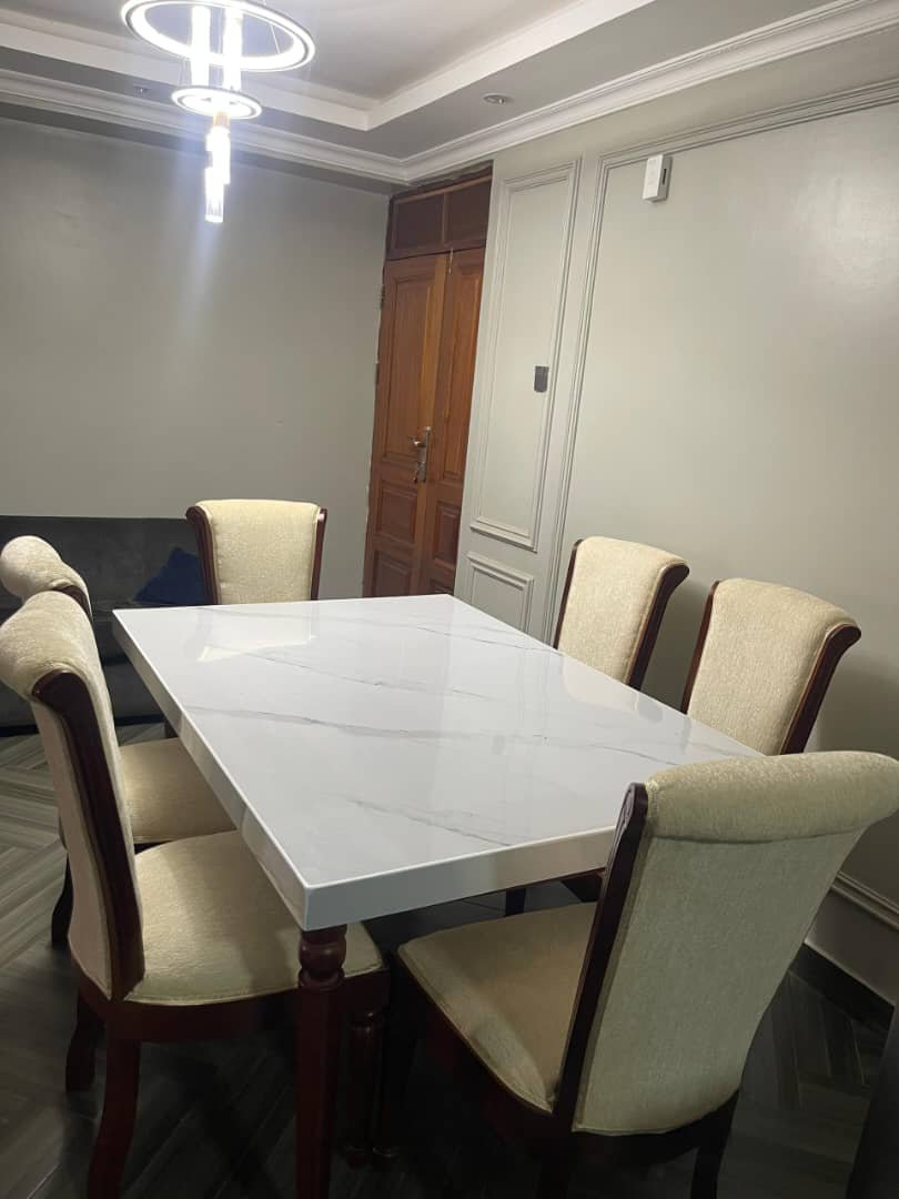 Mable 6 seater dining table