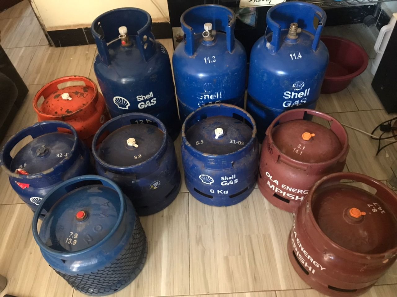 GAS AND CYLINDERS