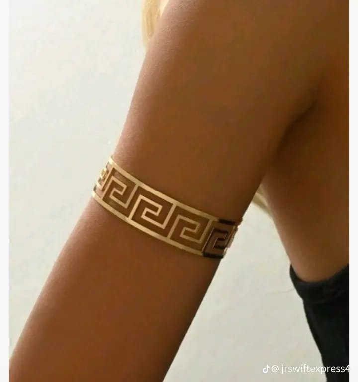 ADJUSTIBLE ARM CUFF