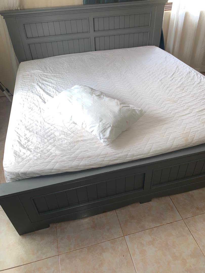 6*6 wooden bed