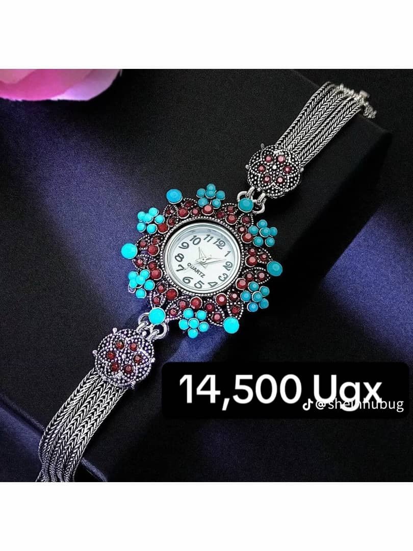 women’s bracelet-style quartz wristwatch