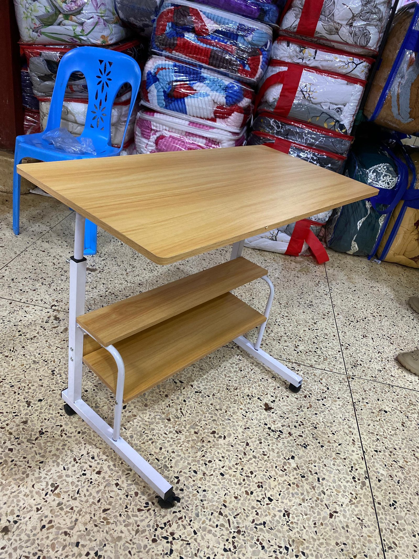 height-adjustable laptop desk