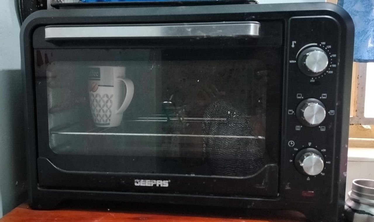 Geepas oven and grill