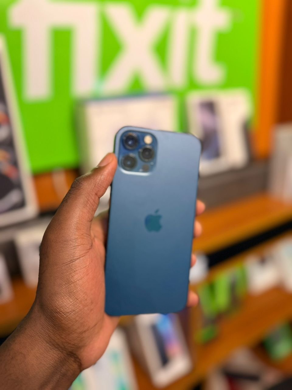 iPhone 12 Pro (Pacific Blue)
